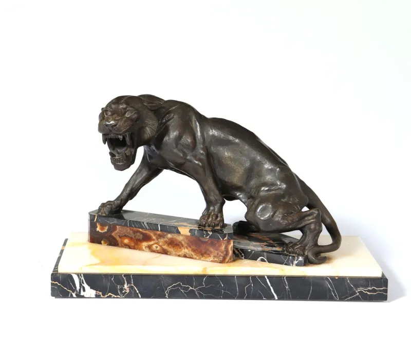 Pamono Art Deco Tiger, 1930, Patinated Bronze on Marble and Onyx> Art Deco