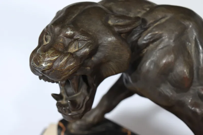 Pamono Art Deco Tiger, 1930, Patinated Bronze on Marble and Onyx> Art Deco