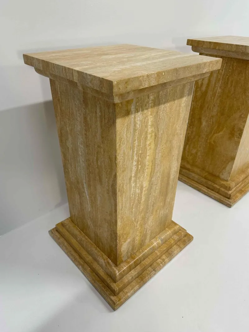 Pamono Art Deco Travertine Columns, 1940s, Set of 2> Pedestals And Columns