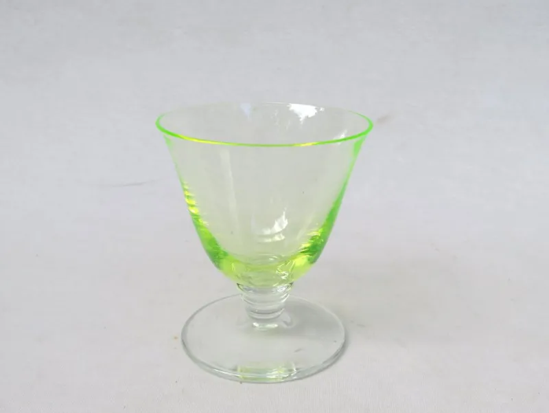 Pamono Art Deco Uranium Glass Liqueur Glasses, 1920s, Set of 6> Glassware