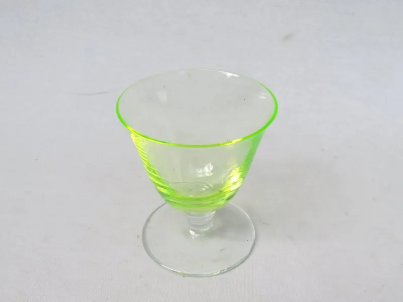 Pamono Art Deco Uranium Glass Liqueur Glasses, 1920s, Set of 6> Glassware