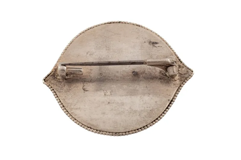 Pamono Art Nouveau Austrian Silver Brooch with Embossed Leaves attributed to Josef Hoffmann, 1912> Brooches