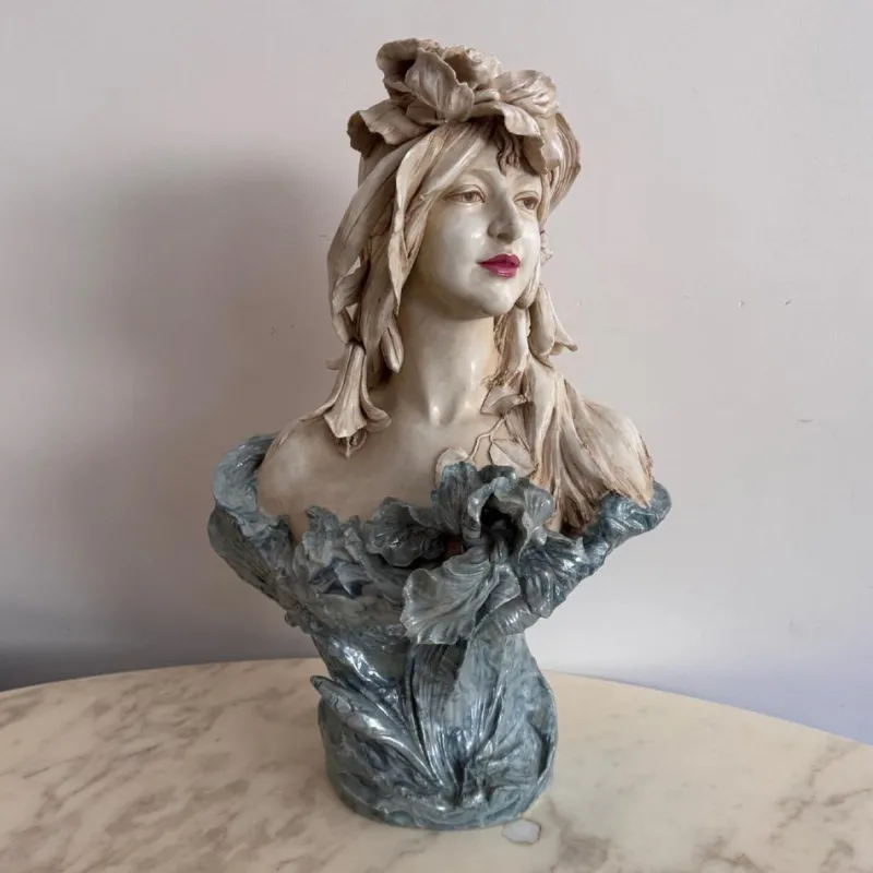 Pamono Art Nouveau Ceramic Bust from Royal Dux, 1890s> Art Nouveau|Sculpture