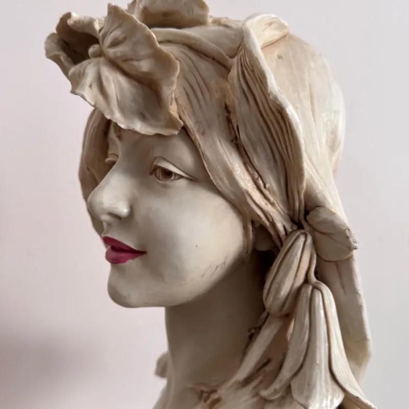 Pamono Art Nouveau Ceramic Bust from Royal Dux, 1890s> Art Nouveau|Sculpture