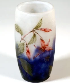 Sale Pamono Art Nouveau Fuchsia Cameo Vase from Daum Nancy, France, 1910s