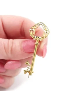 Pamono Art Nouveau Key Brooch> Brooches
