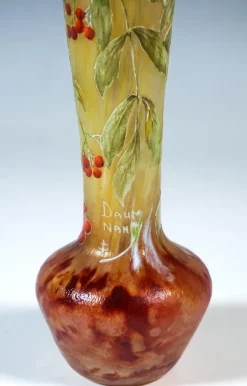 Outlet Pamono Art Nouveau Sorbier des Oiseaux Cameo Vase from Daum Nancy, France, 1900-1905