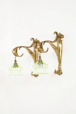 Pamono Arts & Crafts Planished Brass Wall Lamps, 1890s, Set of 2> Wall Lights & Sconces