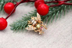 Pamono Bee Shaped Gold Brooch with Diamonds><noscript><img width=