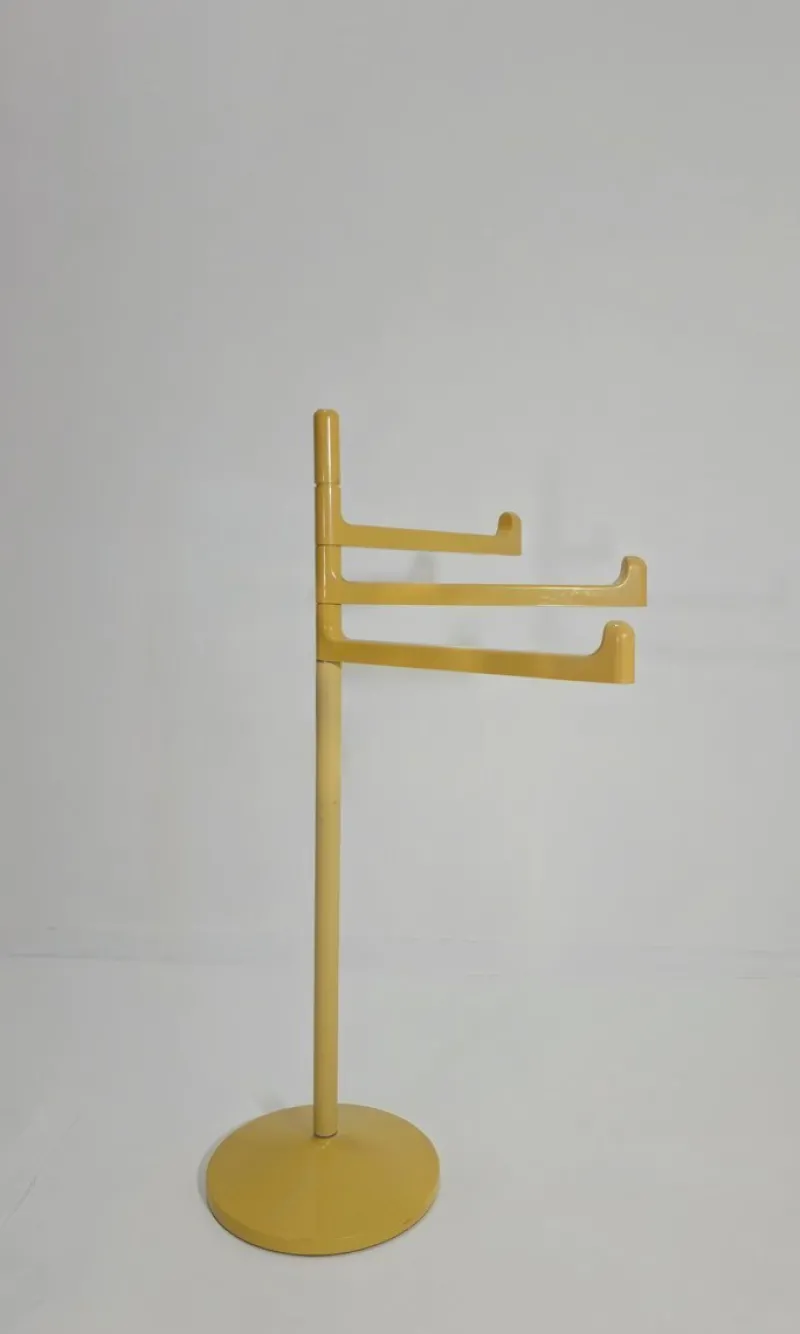 Hot Pamono Beige Moving Plastic Towel Rack by Makio Hasuike for Gedy, Italy, 1970s
