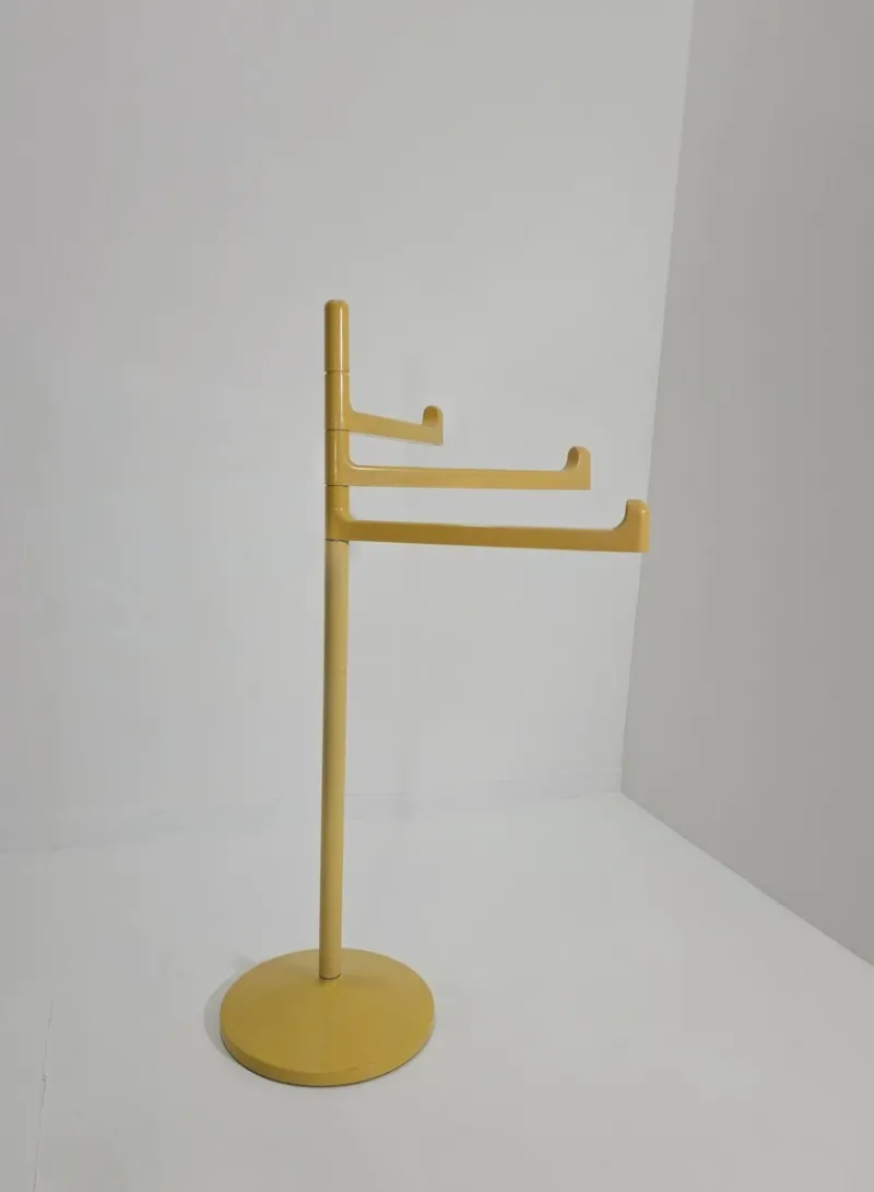 Hot Pamono Beige Moving Plastic Towel Rack by Makio Hasuike for Gedy, Italy, 1970s
