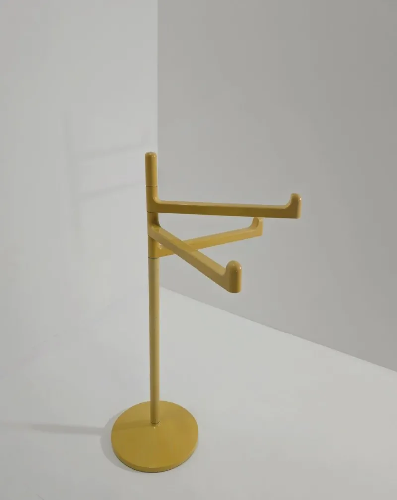 Hot Pamono Beige Moving Plastic Towel Rack by Makio Hasuike for Gedy, Italy, 1970s