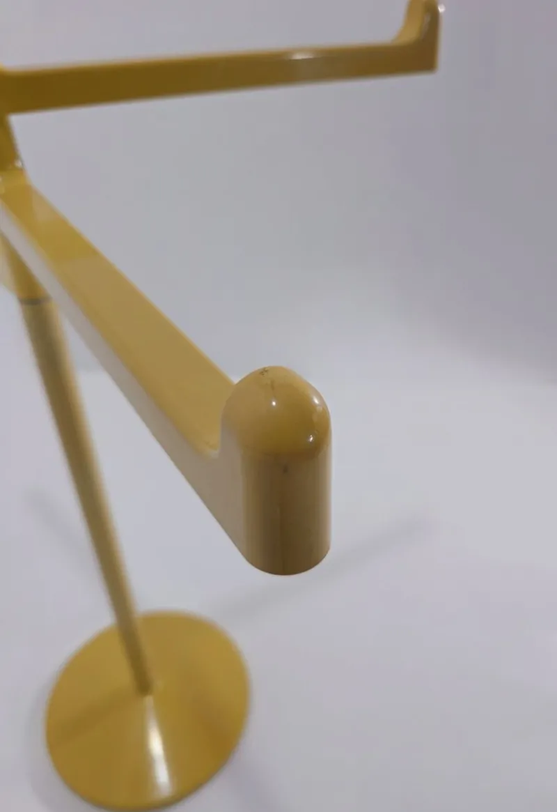 Hot Pamono Beige Moving Plastic Towel Rack by Makio Hasuike for Gedy, Italy, 1970s