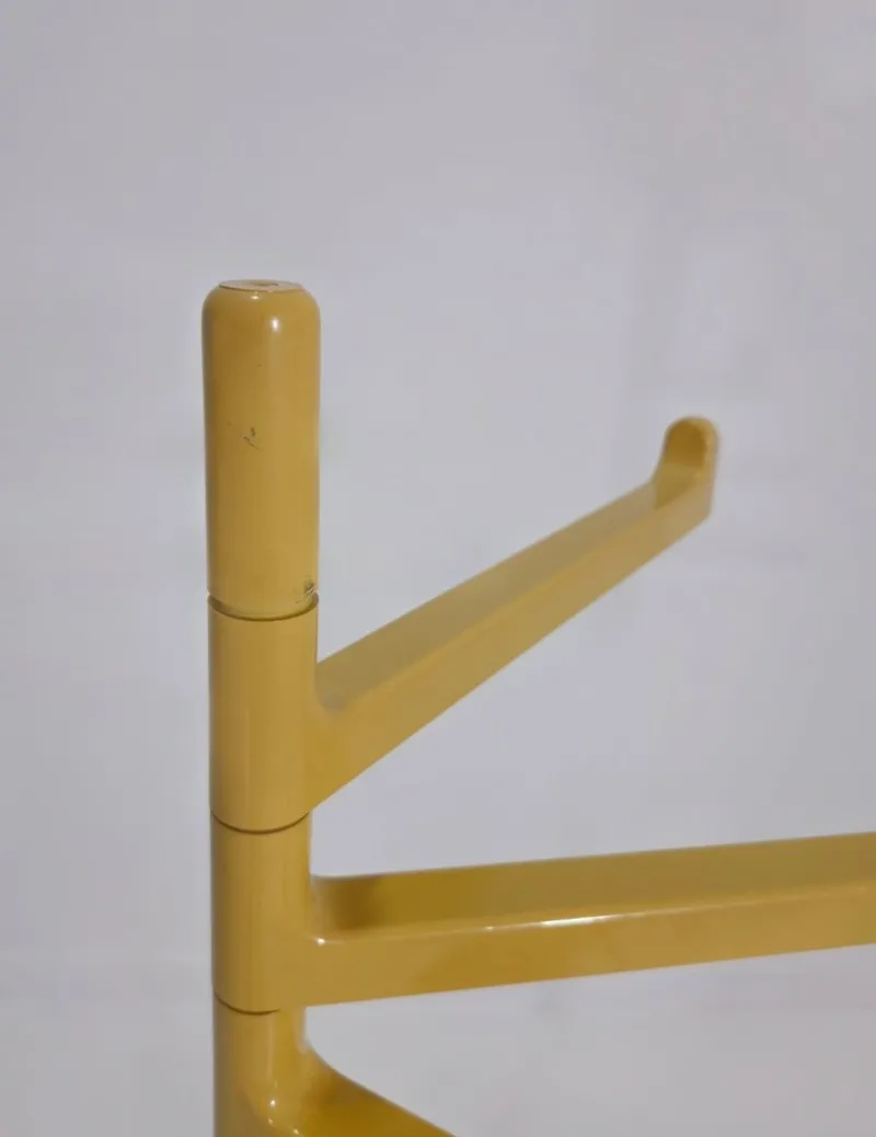 Hot Pamono Beige Moving Plastic Towel Rack by Makio Hasuike for Gedy, Italy, 1970s