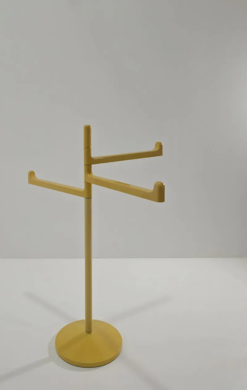 Hot Pamono Beige Moving Plastic Towel Rack by Makio Hasuike for Gedy, Italy, 1970s