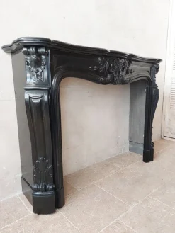 Pamono Black Marble Three Shell Mantelpiece><noscript><img width=