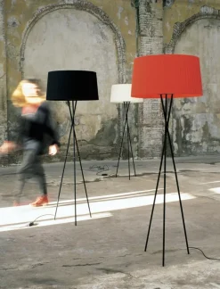 Best Pamono Black Trípode G5 Floor Lamp by Santa & Cole