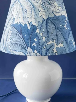 Pamono Blue and White Velsen Delft Table Lamp, William Morris Lampshade><noscript><img width=