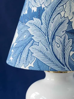 Pamono Blue and White Velsen Delft Table Lamp, William Morris Lampshade><noscript><img width=