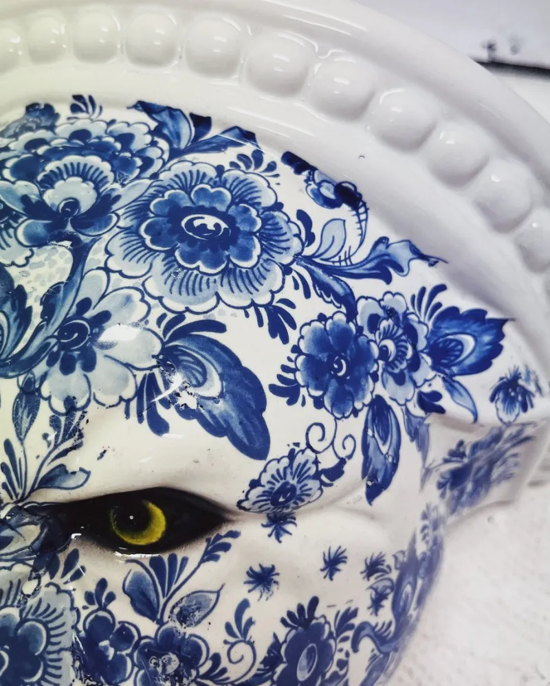 Pamono Blue Delft Leopard Wall Shelf from Ceramiche Boxer> Storage