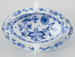 Pamono Blue Onion Porcelain Gravy Boat with Handles on Foot from Meissen, Germany, 1890s><noscript><img width=