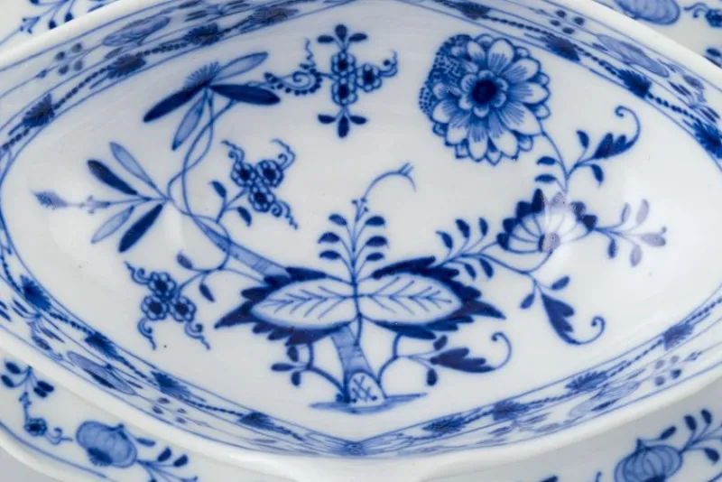 Pamono Blue Onion Porcelain Gravy Boat with Handles on Foot from Meissen, Germany, 1890s> Dinnerware Accessories