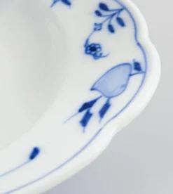 Pamono Blue Onion Porcelain Gravy Boat with Handles on Foot from Meissen, Germany, 1890s><noscript><img width=