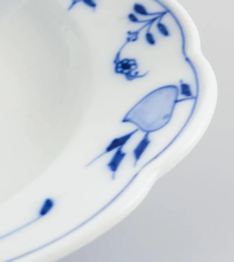 Pamono Blue Onion Porcelain Gravy Boat with Handles on Foot from Meissen, Germany, 1890s> Dinnerware Accessories