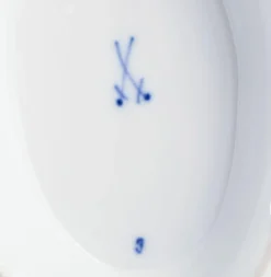 Pamono Blue Onion Porcelain Gravy Boat with Handles on Foot from Meissen, Germany, 1890s><noscript><img width=