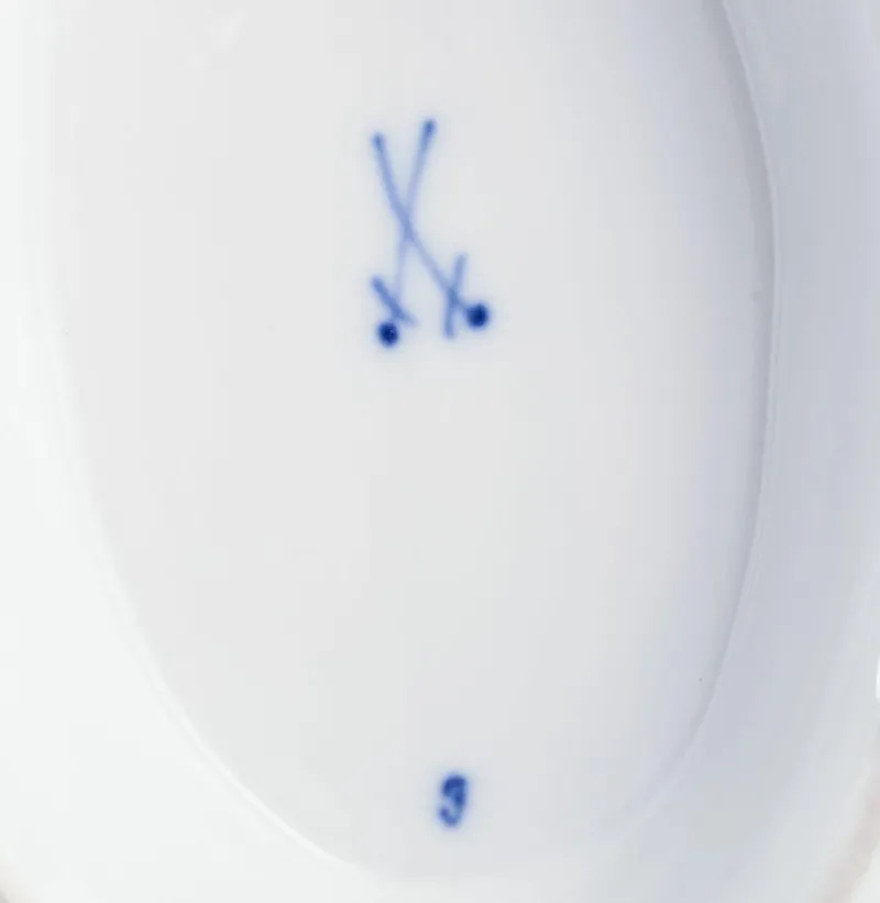 Pamono Blue Onion Porcelain Gravy Boat with Handles on Foot from Meissen, Germany, 1890s> Dinnerware Accessories