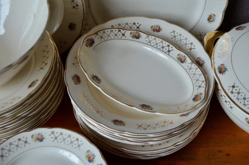 Hot Pamono Bohemian Porcelain Dinner Set from Villeroy & Boch, 1950s, Set of 37