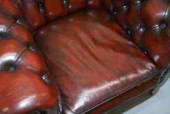 New Pamono Bordeaux Leather Chesterfield Club Sofa & Armchairs on Turned Legs, Set of 3