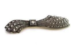 Pamono Bow-Shaped Gold and Silver Brooch with Central Brilliant-Cut Diamond and Diamond Chips><noscript><img width=