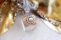 Pamono Brushed Gold Ring with Diamonds in Brilliant Cut><noscript><img width=