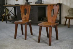 Pamono Brutalist Chairs in Elm from Aranjou, 1960s, Set of 2> Side Chairs & Dining Chairs