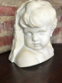 Online Pamono Bust of Putto or Little Girl in White Carrara Marble, 1940s