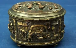 Sale Pamono Carved Bronze Bas-Relief Jewelry Box or Tobacco Holder, France, 19th Century