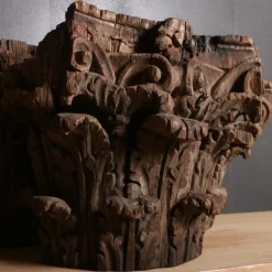 Pamono Carved Capitals, 1750s, Set of 2><noscript><img width=