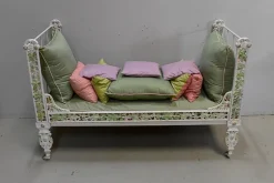 Pamono Cast Iron Bench Bed, 1900s> Worktables & Workbenches