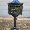 Pamono Cast Iron English Mailbox Letterbox on Leg Green> Trunks Crates & Baskets
