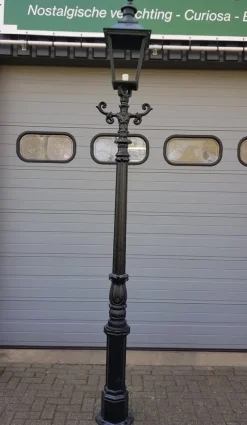 Pamono Cast Iron Lamp Post Doetinchem with Cast Iron Square Lantern> Garden Lighting