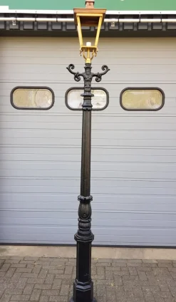 Pamono Cast Iron Lamp Post Doetinchem with Copper Square Lantern> Garden Lighting