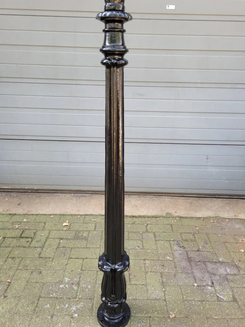 Pamono Cast Iron Lamp with Round Cast Iron Lantern> Garden Lighting