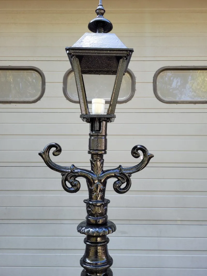 Pamono Cast Iron Lamp with Square Cast Iron Lantern> Garden Lighting