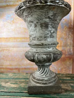 Outlet Pamono Cast Iron Medici Vases, 1864, Set of 2