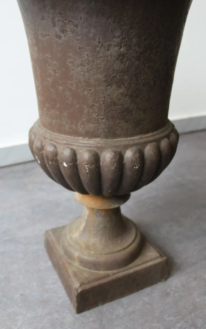 Pamono Cast Iron Urn Planter Campana, France> Garden Accessories
