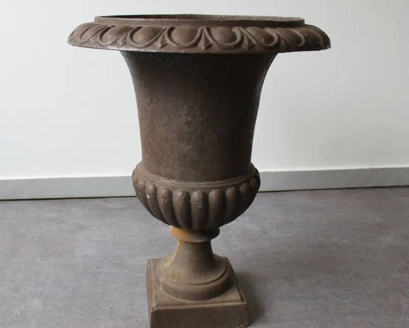 Pamono Cast Iron Urn Planter Campana, France> Garden Accessories