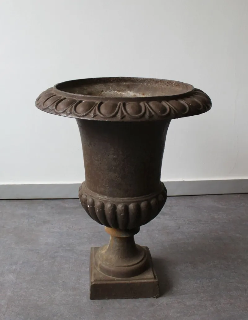 Pamono Cast Iron Urn Planter Campana, France> Garden Accessories