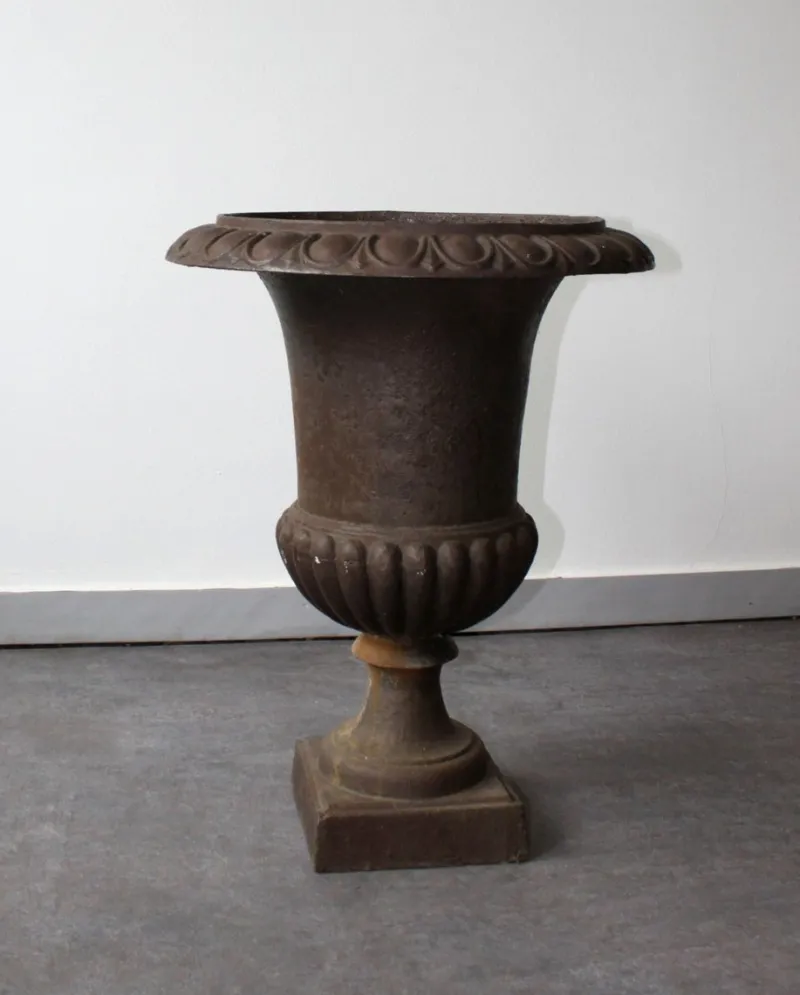 Pamono Cast Iron Urn Planter Campana, France> Garden Accessories