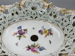 Discount Pamono Centerpiece with Cupids and Flowers from Meissen Porcelain, 1820